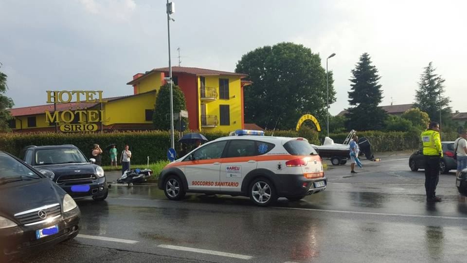 Schianto a un incrocio sulla Rivierasca Medolago, ferito un 24enne in moto Schianto a un incrocio sulla Rivierasca Medolago, ferito un 24enne in moto