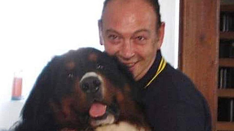 Addio Emi, il barista col sorriso Il suo Jammin tra musica e caffè Addio Emi, il barista col sorriso Il suo Jammin tra musica e caffè