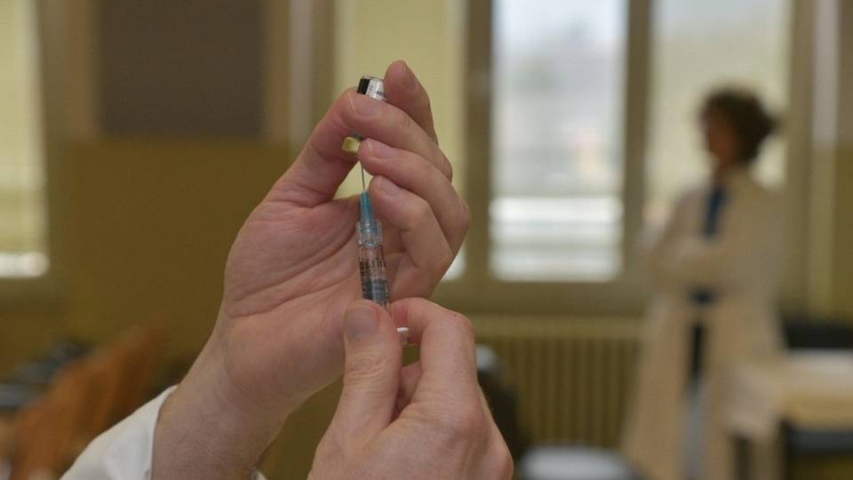 Fondo per l’acquisto di vaccini 4 miliardi per sanità, medici e infermieri Fondo per l’acquisto di vaccini 4 miliardi per sanità, medici e infermieri