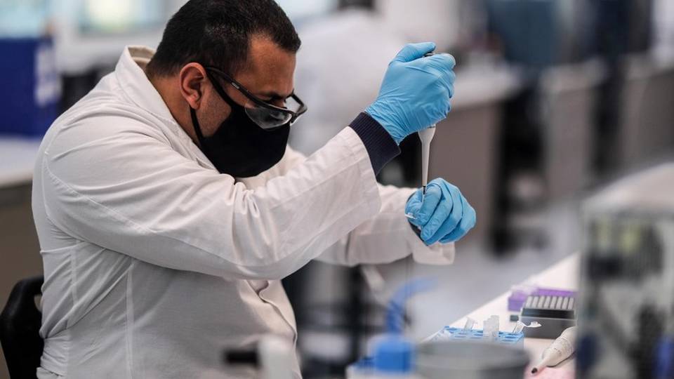 «Covid, sui vaccini sono ottimista» Parla l’immunologo Sergio Abrignani «Covid, sui vaccini sono ottimista» Parla l’immunologo Sergio Abrignani
