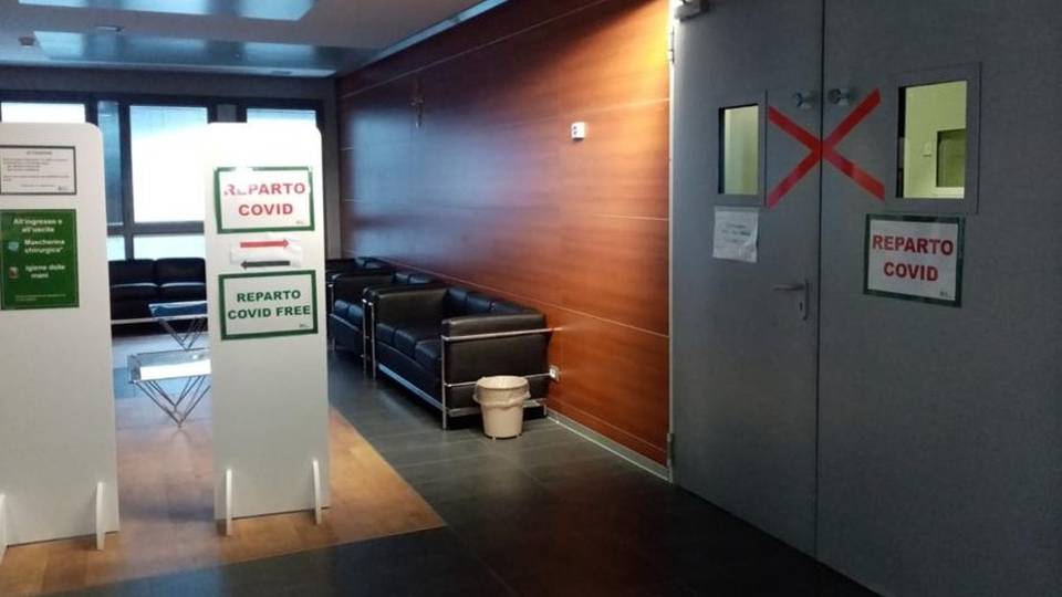 Gli ospedali riducono i ricoveri programmati Gli ospedali riducono i ricoveri programmati