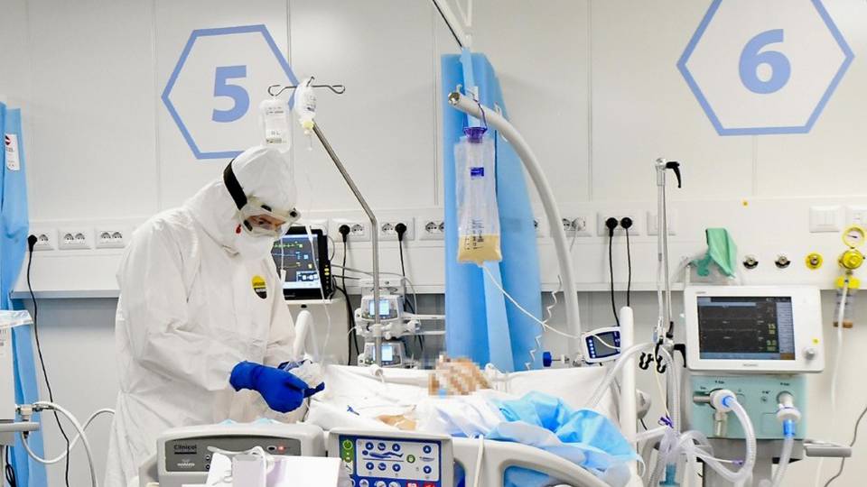 Il virus senza barriere ma i confini resistono Il virus senza barriere ma i confini resistono