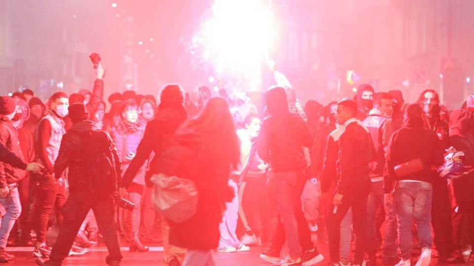 La piazza, specchio delle liti tra partiti La piazza, specchio delle liti tra partiti