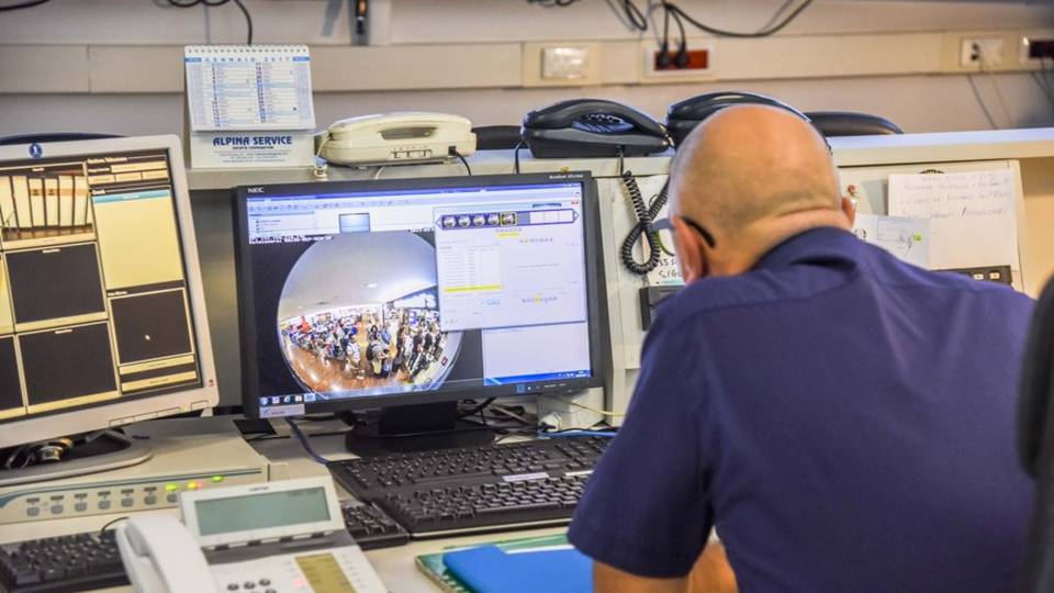 Prostituzione e droga, presi due latitanti Un fermato anche all’aeroporto di Orio Prostituzione e droga, presi due latitanti Un fermato anche all’aeroporto di Orio