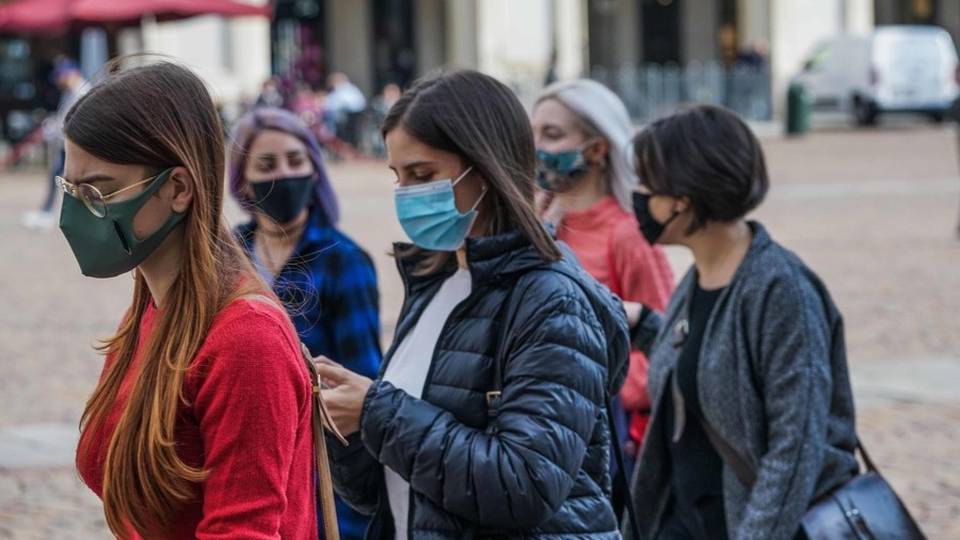 Record di casi, Governo al bivio Ipotesi di coprifuoco alle 18 Record di casi, Governo al bivio Ipotesi di coprifuoco alle 18
