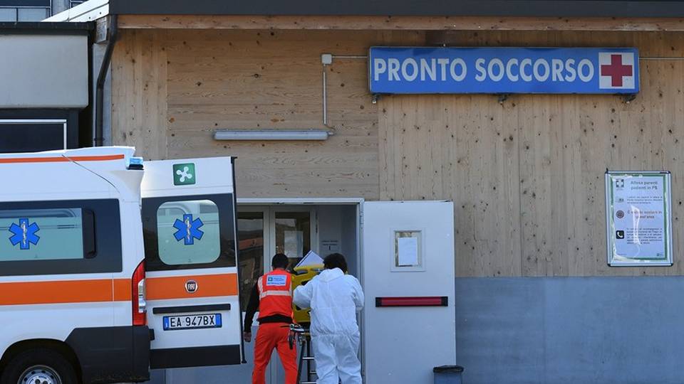 Treviglio: letti pieni e focolaio in reparto Covid, contagiati 5 pazienti e 5 operatori Treviglio: letti pieni e focolaio in reparto Covid, contagiati 5 pazienti e 5 operatori