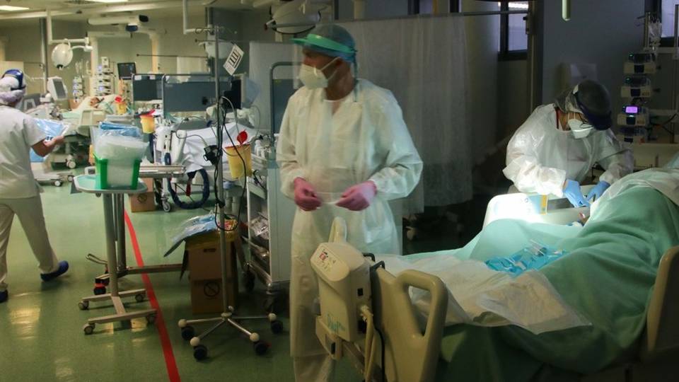 Ospedali pieni, si punta ad altri 400 posti «Il 40% dei ricoveri viene da altre zone» Ospedali pieni, si punta ad altri 400 posti «Il 40% dei ricoveri viene da altre zone»
