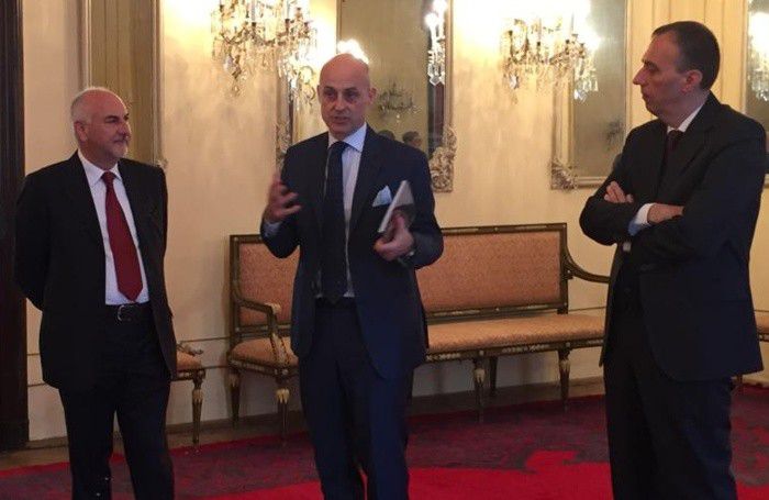Da sinistra, Gianni Baretti a Praga con l’ambasciatore italiano Aldo Amati e il rettore dell’Università di Bergamo Remo Morzenti Pellegrini Da sinistra, Gianni Baretti a Praga con l’ambasciatore italiano Aldo Amati e il rettore dell’Università di Bergamo Remo Morzenti Pellegrini