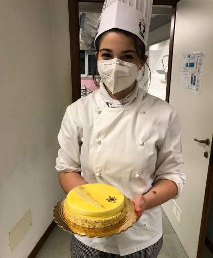 Paola Villa, prima classificata con la sua torta dedicata a Bergamo Paola Villa, prima classificata con la sua torta dedicata a Bergamo