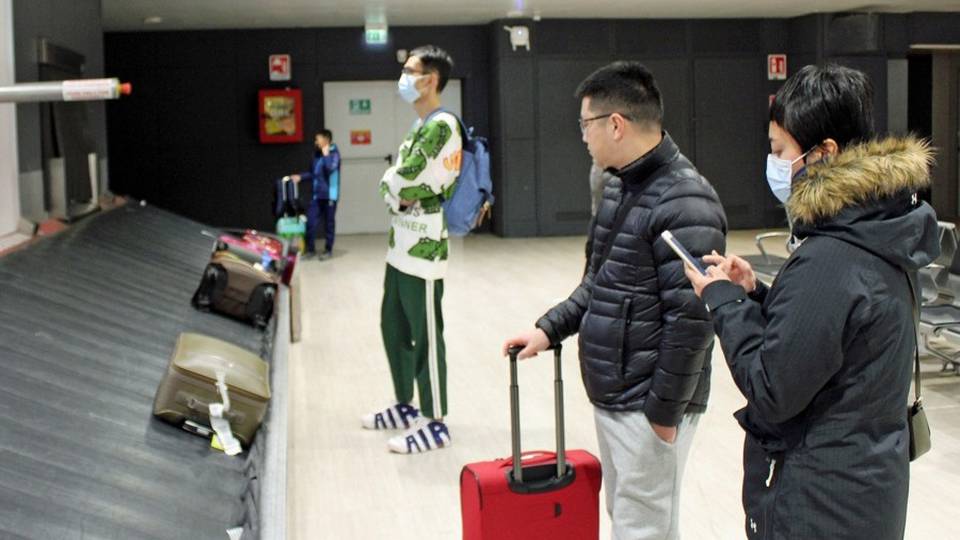 Sei studenti bergamaschi ancora in Cina «Quarantena? Deciderà il ministero» Sei studenti bergamaschi ancora in Cina «Quarantena? Deciderà il ministero»