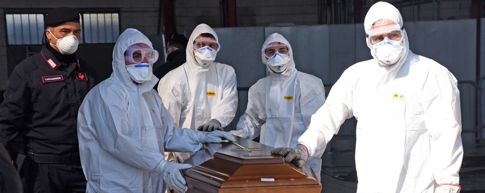 A Bergamo decessi 4 volte oltre la media L’Eco lancia un’indagine nei Comuni