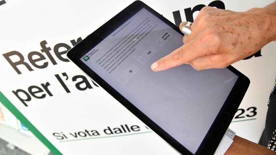 Referendum, la macchina non si ferma Ma c’è già chi chiede di farlo slittare Referendum, la macchina non si ferma Ma c’è già chi chiede di farlo slittare