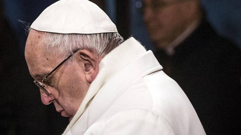 Il Papa prega per i politici E l’Italia di fronte al bivio Conte debole, la sua forza Il Papa prega per i politici E l’Italia di fronte al bivio Conte debole, la sua forza