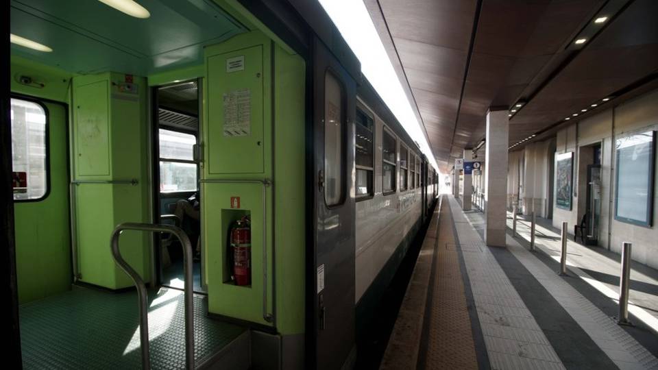 Posti segnati, tutti in fila e in sicurezza Trenord detta le regole per lunedì Posti segnati, tutti in fila e in sicurezza Trenord detta le regole per lunedì
