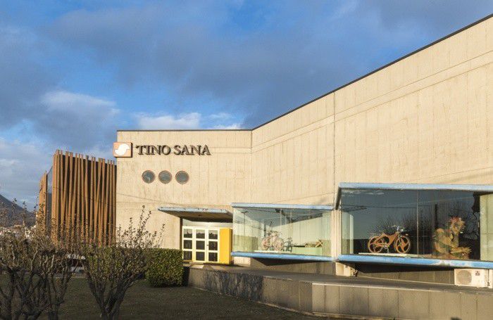 L’esterno dell’azienda Tino Sana
