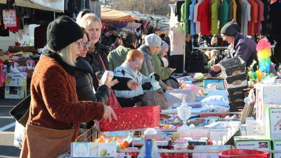 Bergamo, mercati tornano a pieno regime «Covid manager» e ingressi contingentati Bergamo, mercati tornano a pieno regime «Covid manager» e ingressi contingentati