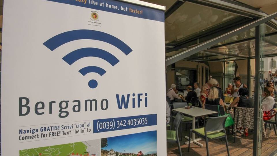 Bergamo torna in «rete» Riaccesi i 307 hotspots wifi Bergamo torna in «rete» Riaccesi i 307 hotspots wifi