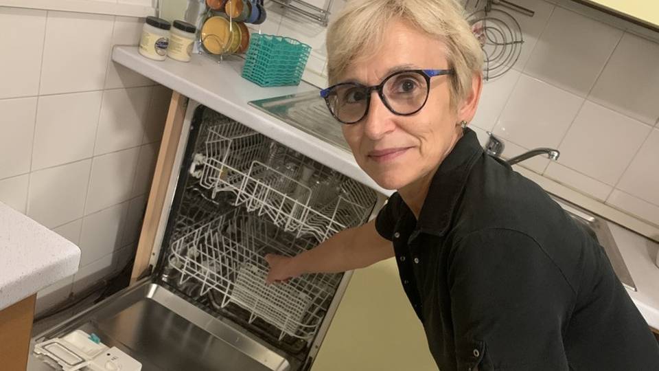 Il fulmine in salotto, elettrodomestici in tilt «E mi sono salvata per pochi centimetri» Il fulmine in salotto, elettrodomestici in tilt «E mi sono salvata per pochi centimetri»
