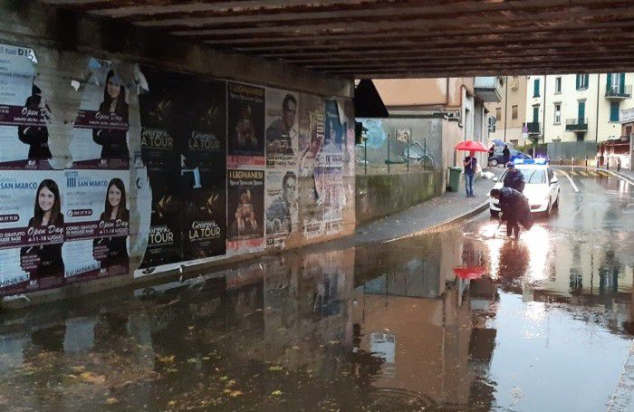 Il sottopassaggio allagato  di via San Tommaso a Bergamo