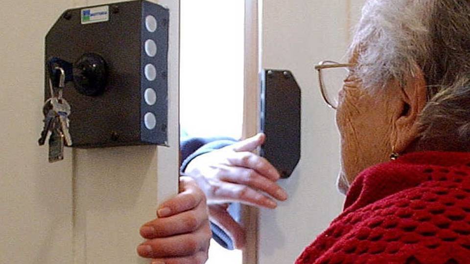 «Tecnico del gas, devo entrare in casa» Ma i nonni non ci cascano: messo in fuga «Tecnico del gas, devo entrare in casa» Ma i nonni non ci cascano: messo in fuga