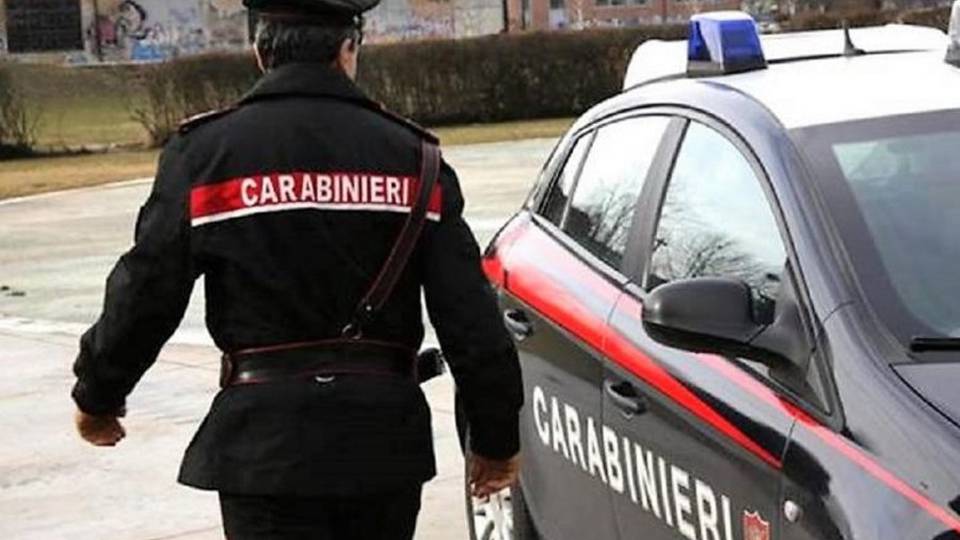 Scoperto a rubare al supermercato Pugno alla responsabile e poi la fuga Scoperto a rubare al supermercato Pugno alla responsabile e poi la fuga