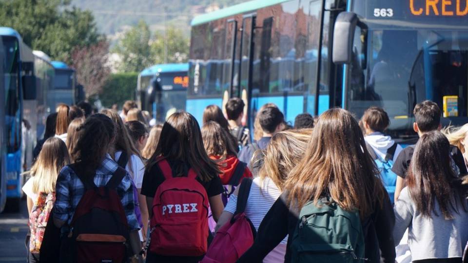Trasporti, sui bus 50 mila studenti «Ma il 30% rischia di restare a piedi» Trasporti, sui bus 50 mila studenti «Ma il 30% rischia di restare a piedi»