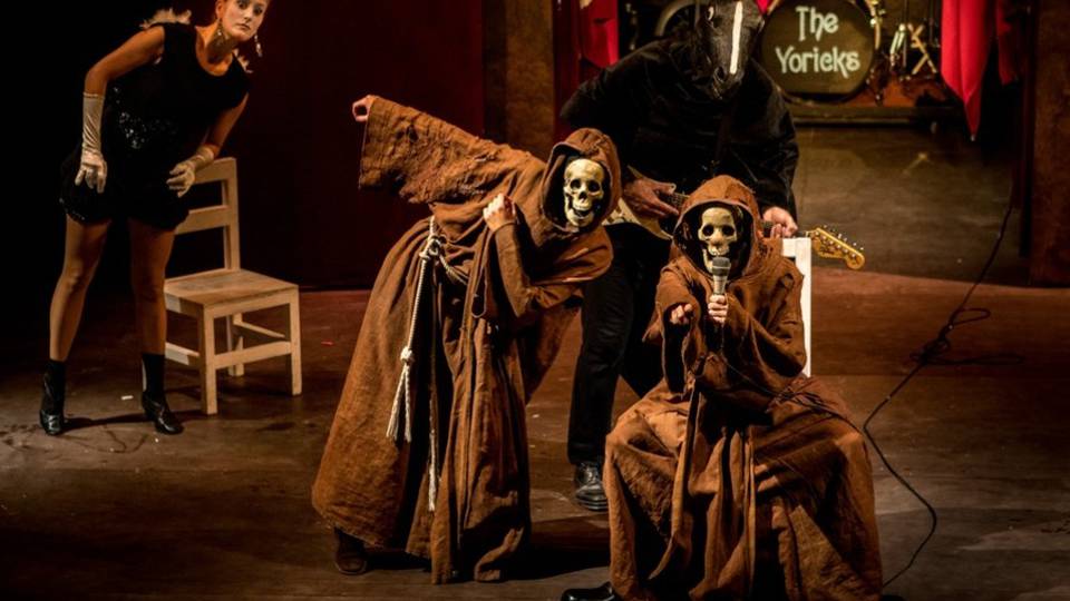Ferragosto di teatro e cultura in città The Yoricks al Tascabile e Buren in Gamec Ferragosto di teatro e cultura in città The Yoricks al Tascabile e Buren in Gamec