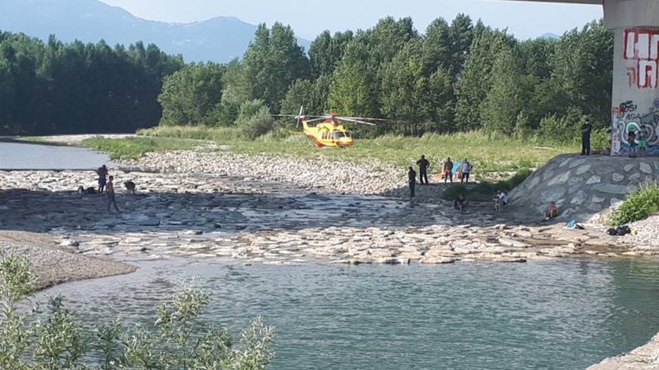 Scivola nel fiume Brembo e non riemerge Bonate Sotto, recuperato 13enne: è grave Scivola nel fiume Brembo e non riemerge Bonate Sotto, recuperato 13enne: è grave