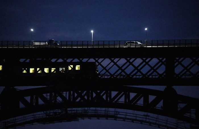 Il passaggio del primo treno dopo due anni sul Ponte San Michele alle 5.49 di lunedì 14 settembre 2020