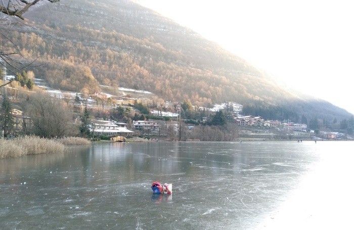 Il lago ghiacciato, in uno scatto di sabato 16 gennaio