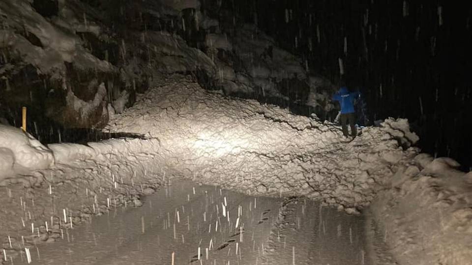 Valanga sulla provinciale Chiusa la strada per Foppolo Valanga sulla provinciale Chiusa la strada per Foppolo