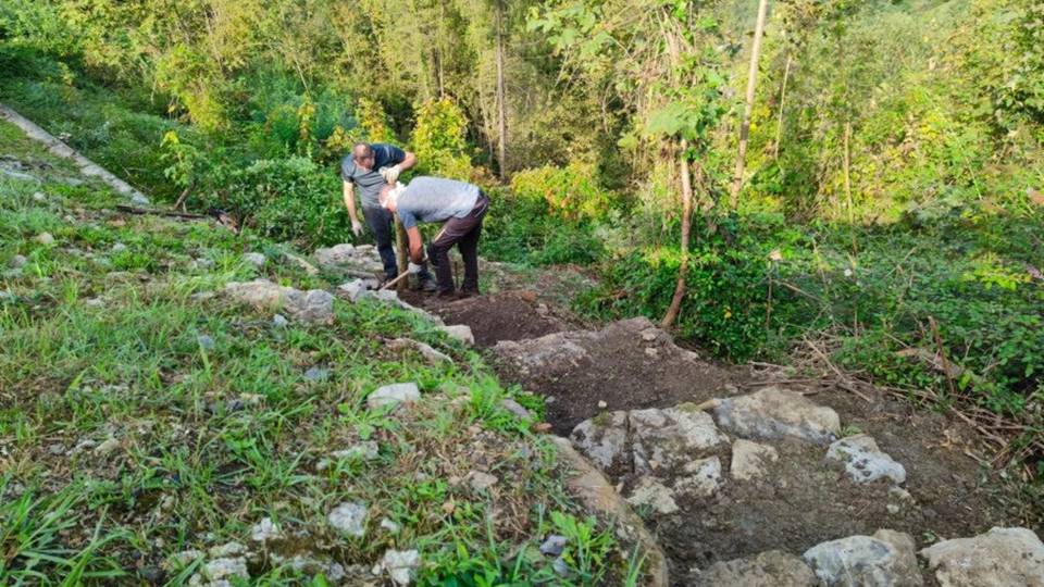 Val Brembilla, restituita dai volontari l’antica mulattiera sepolta dalla frana Val Brembilla, restituita dai volontari l’antica mulattiera sepolta dalla frana