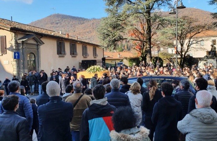 La comunità di Nese si è stretta intorno alla famiglia di Dalila Bianchi nel giorno del funerale