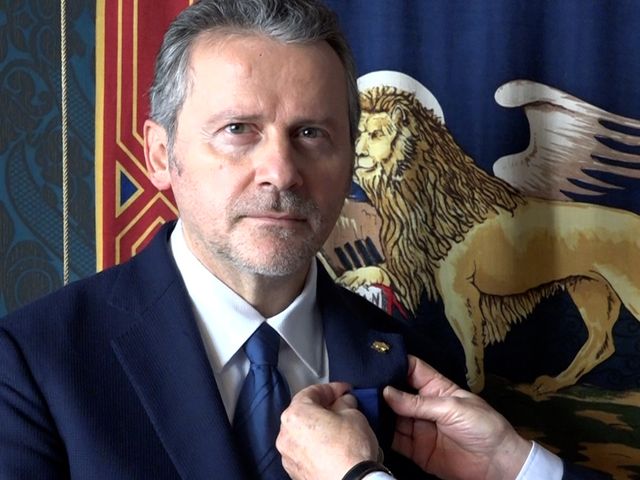 CRV - Il presidente Ciambetti ha ricevuto la “Medaglia degli incontri italoaustriaci della pace CRV - Il presidente Ciambetti ha ricevuto la “Medaglia degli incontri italoaustriaci della pace