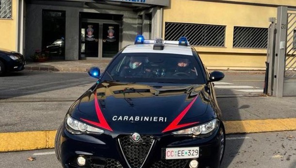 Spinto dal balcone dopo una lite, ad Alzano un arresto e un fermo per tentato omicidio