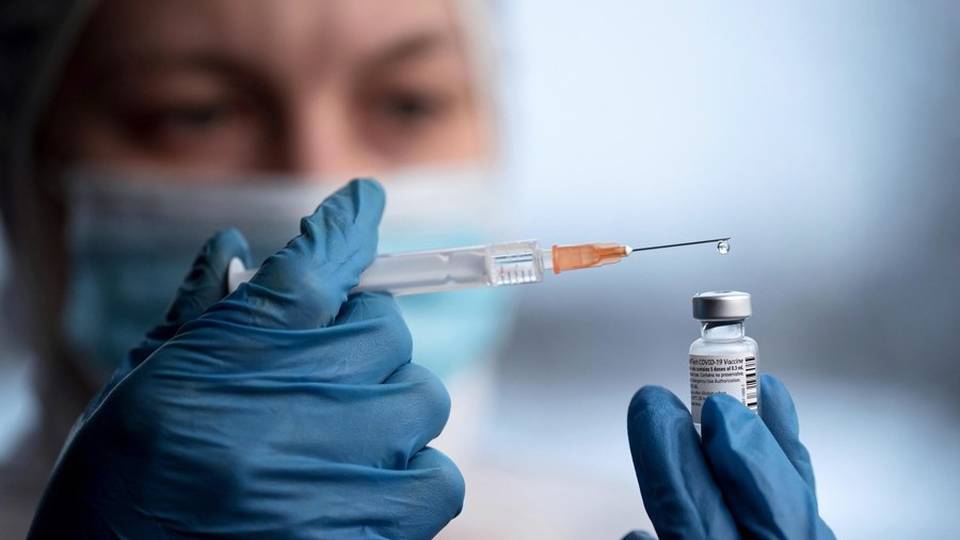 Avanti con i vaccini per gli over 80 Bergamo, oggi tocca al «Papa Giovanni» Avanti con i vaccini per gli over 80 Bergamo, oggi tocca al «Papa Giovanni»