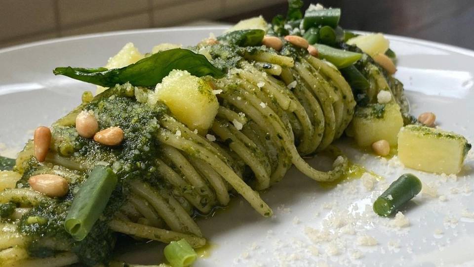 Spaghetti al pesto con patate e fagiolini Spaghetti al pesto con patate e fagiolini