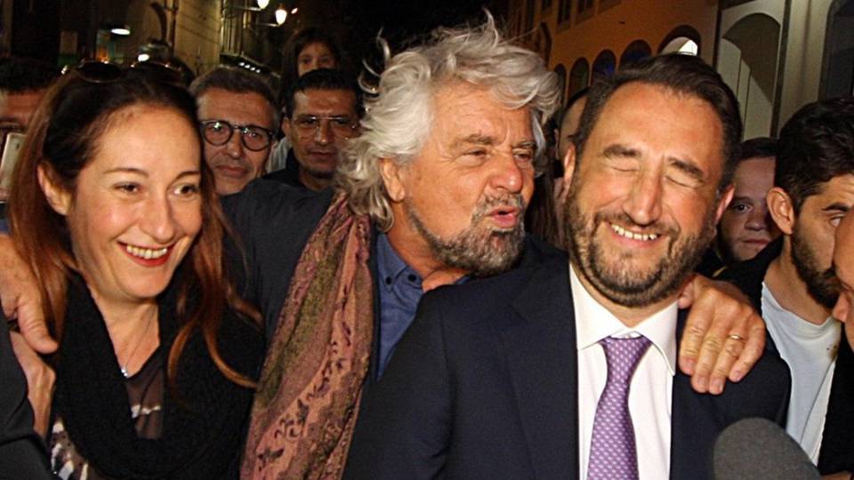 I 5 Stelle in crisi profonda ma la sfida Conte-Grillo rafforza il premier Draghi I 5 Stelle in crisi profonda ma la sfida Conte-Grillo rafforza il premier Draghi