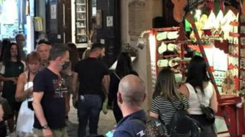 Salento: al mare insieme al fratello, sedicenne picchiato con una chiave inglese Salento: al mare insieme al fratello, sedicenne picchiato con una chiave inglese