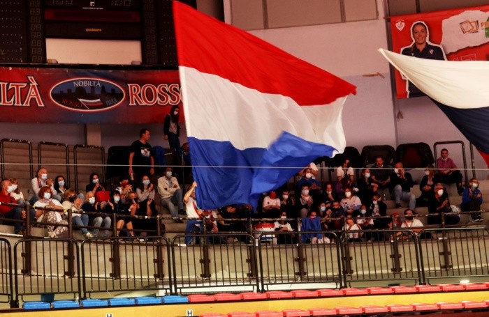 i tifosi della nobiltà rossoblu presentazione ufficiale VOLLEY BERGAMO 1991