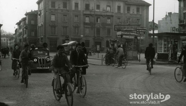 Pedalando in città... tra un secolo e l’altro, ecco piazza Sant’Anna ieri e oggi