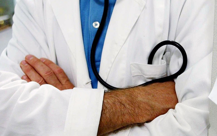 Carenza di medici di base, l’idea della Regione: «Bonus a chi lavora in aree disagiate»