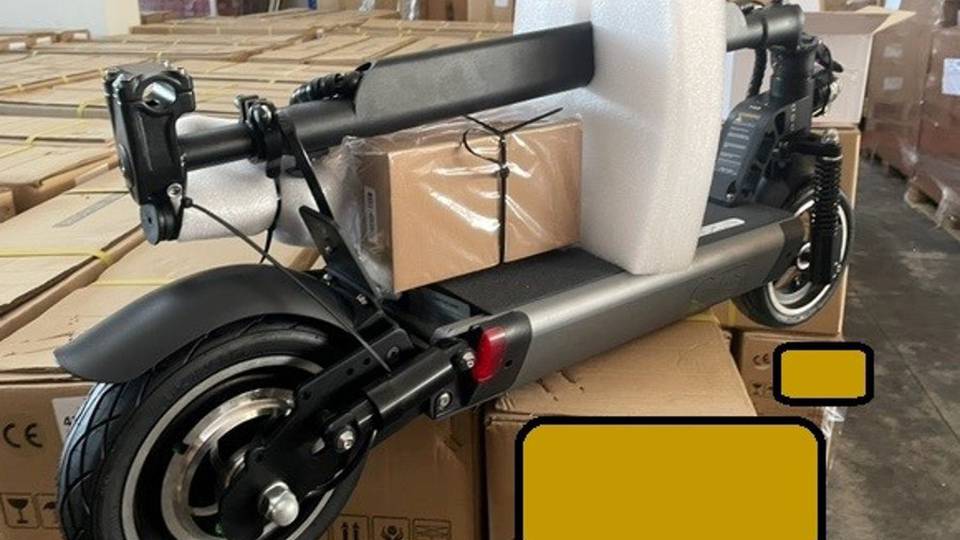 Fermato carico di 426 monopattini dalla Cina destinato a Bergamo Fermato carico di 426 monopattini dalla Cina destinato a Bergamo