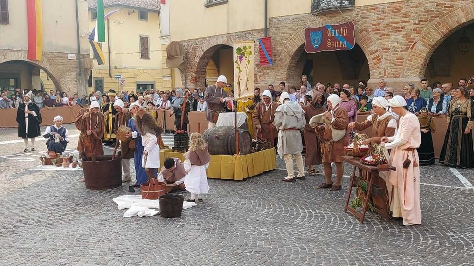 La rappresentazione storica inscenata dal cantù Vallere Mürnighel si è aggiudicata il palio La rappresentazione storica inscenata dal cantù Vallere Mürnighel si è aggiudicata il palio