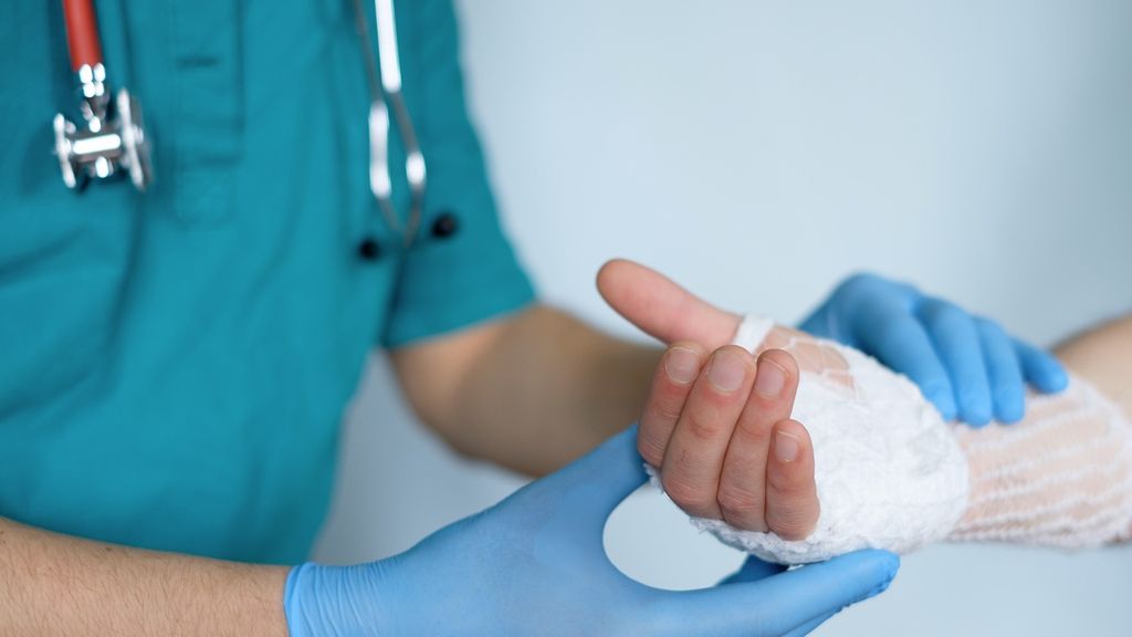 Patologie della mano, fondamentale la diagnosi dell’esperto Patologie della mano, fondamentale la diagnosi dell’esperto
