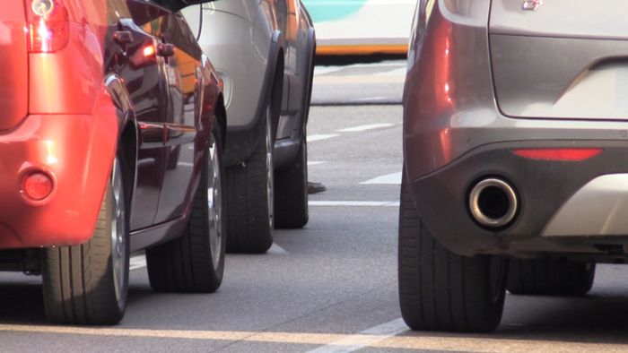 Auto elettriche al palo, un mezzo su cinque è super inquinante: lo studio dell’Aci Auto elettriche al palo, un mezzo su cinque è super inquinante: lo studio dell’Aci