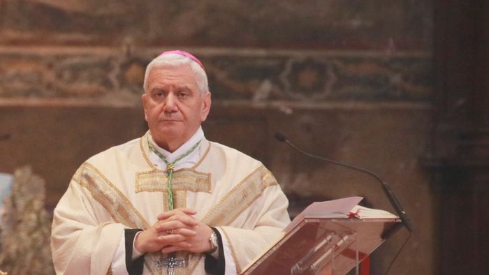 Chiesa delle Grazie, lieve malore per il vescovo. Accertamenti, si è subito ripreso Chiesa delle Grazie, lieve malore per il vescovo. Accertamenti, si è subito ripreso
