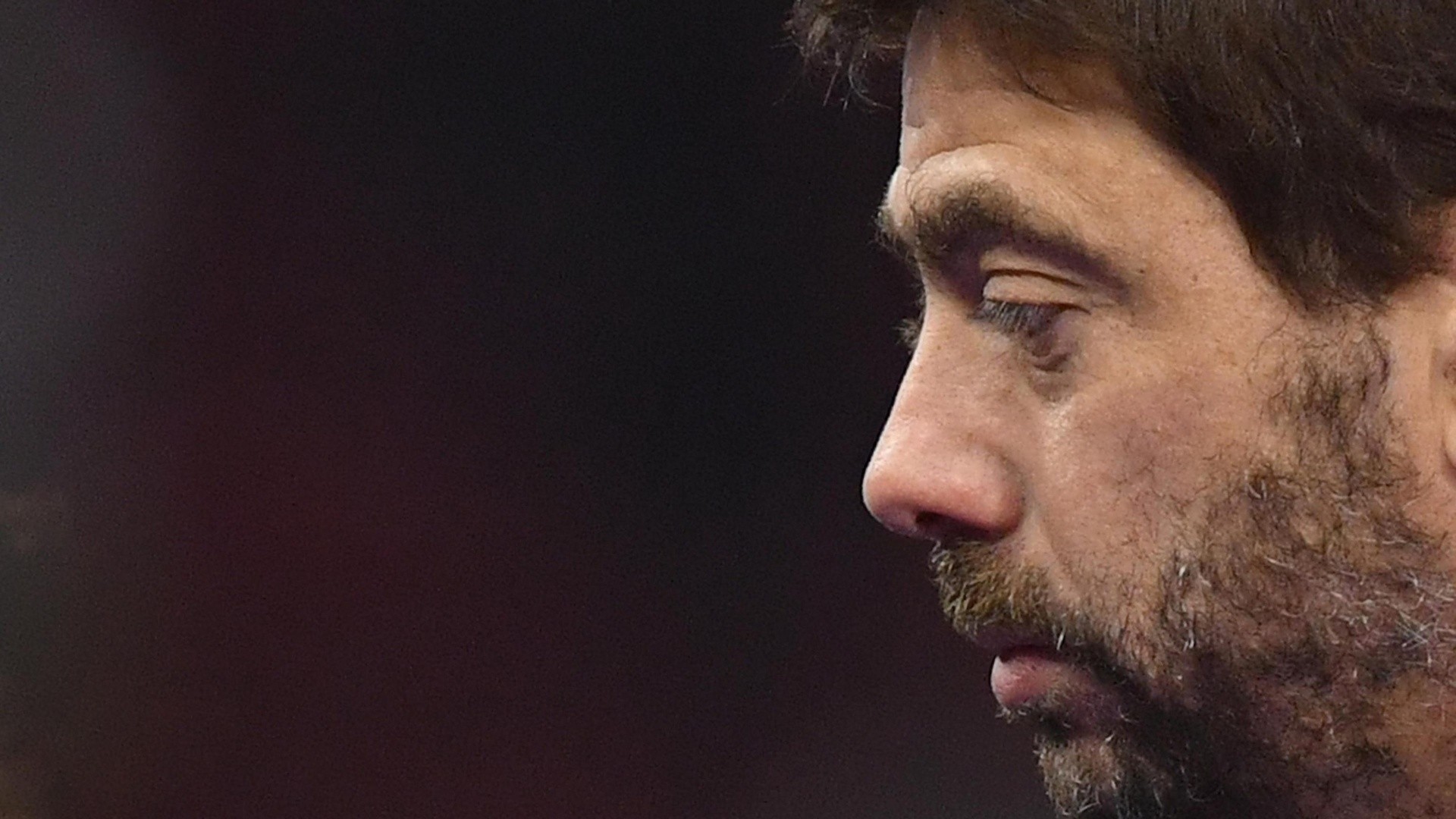 L’inchiesta Juve e le paure degli appassionati: che il pallone rotoli, sì. Ma sempre più in basso. Lo scritto di Ombra L’inchiesta Juve e le paure degli appassionati: che il pallone rotoli, sì. Ma sempre più in basso. Lo scritto di Ombra