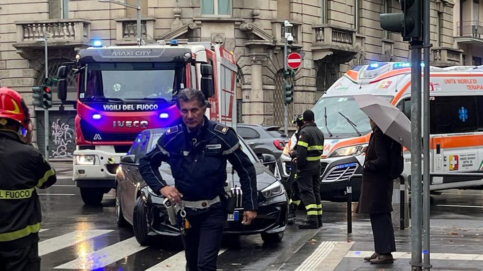 L’incidente all’incrocio tra via Mai e viale Papa Giovanni XXIII: coinvolto un mezzo dei Vigili del fuoco L’incidente all’incrocio tra via Mai e viale Papa Giovanni XXIII: coinvolto un mezzo dei Vigili del fuoco