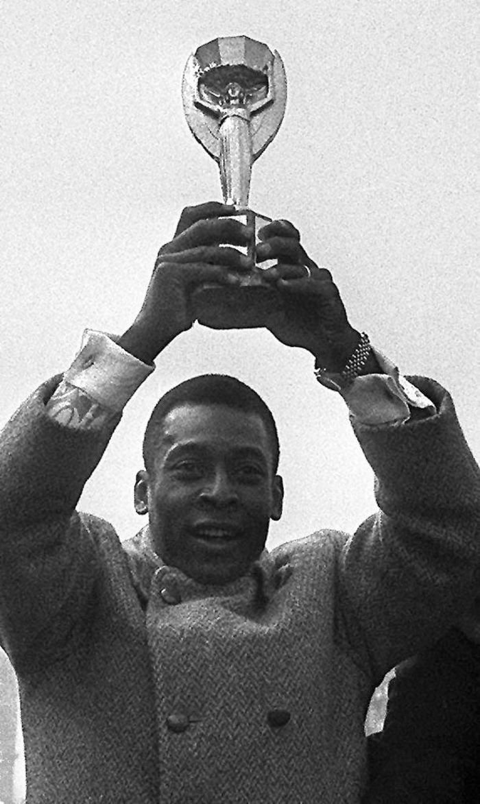 Con la coppa Rimet nel 1971